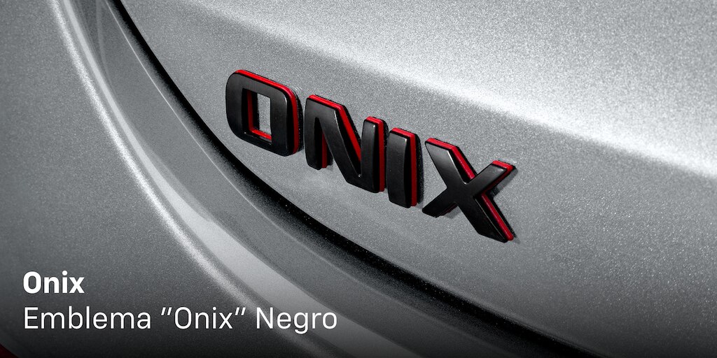Accesorios Originales Chevrolet® Onix Emblema "Onix" negro