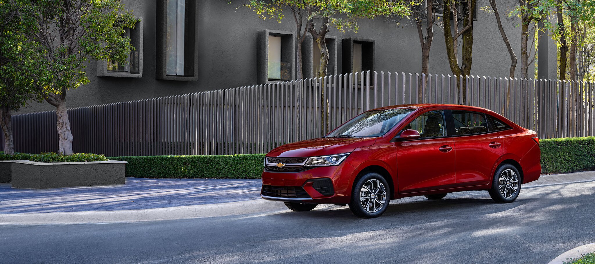 Chevrolet Aveo 2026, auto sedán con Smartphone Integration, camára de visión trasera y sistema de seguridad activa